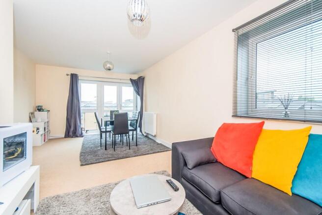 Lounge/Dining Area