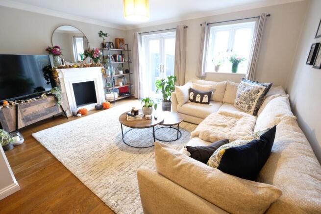 SITTING/DINING ROOM