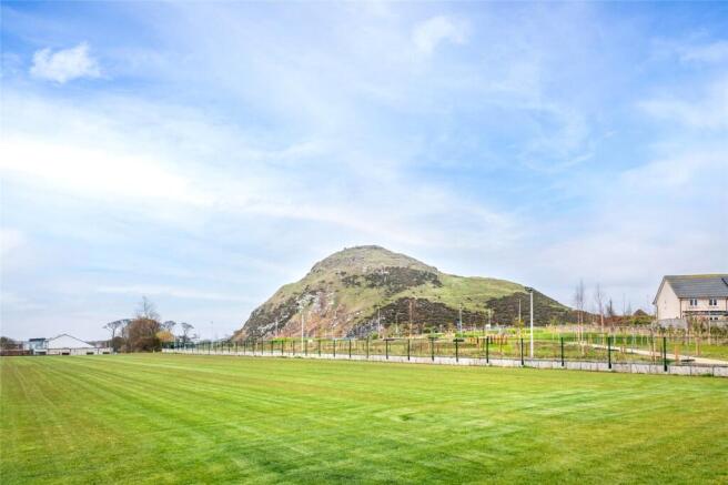 12 Farquharson Rest,