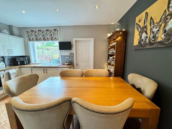 3 bed Semi-Detached to rent Image 11