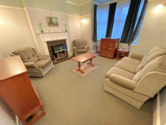 lounge 1.JPG