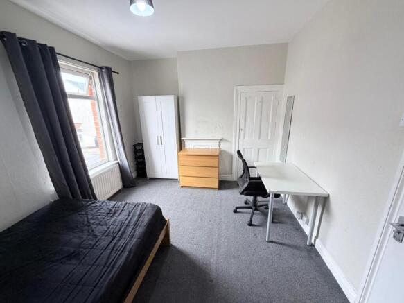 4 bed Terraced to rent Image 6