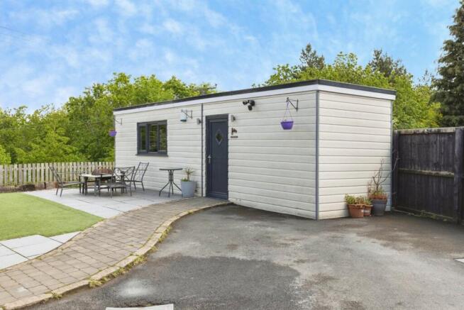 5 bed Detached for sale Image 4