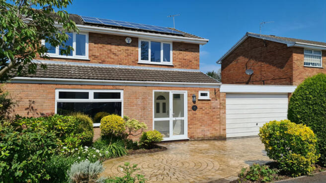 4 bed detached house for sale Standish Avenue, Bi