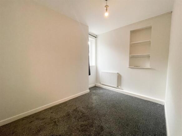 10 bed Detached to rent Image 4