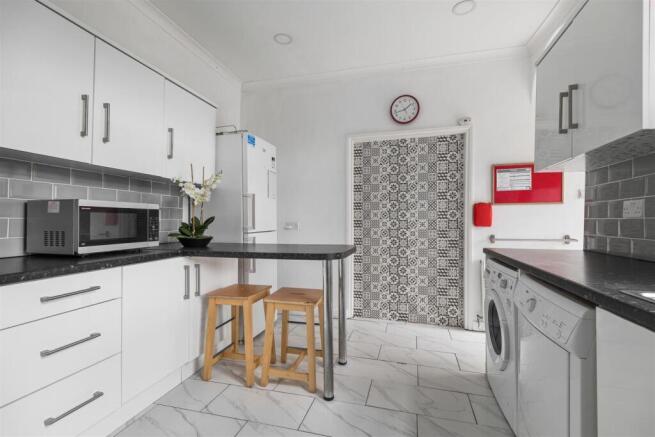 4 bed Terraced for sale Image 8