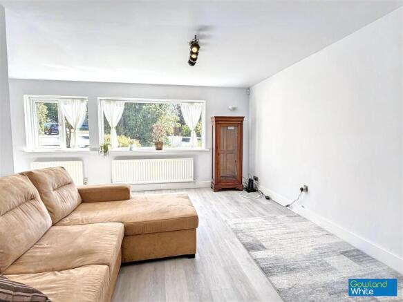 4 bed Detached for sale Image 3