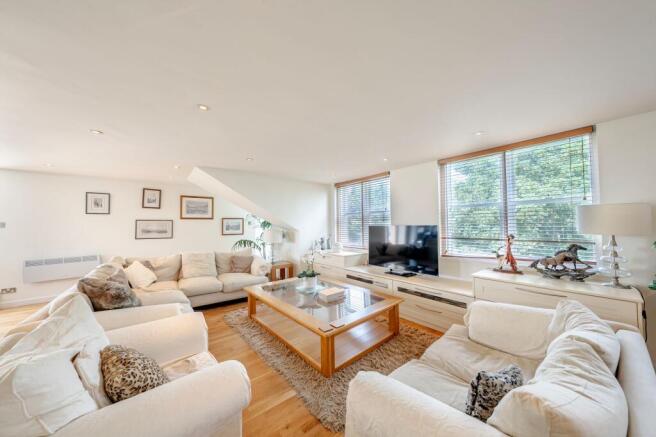 2 bed Flat for sale Image 6
