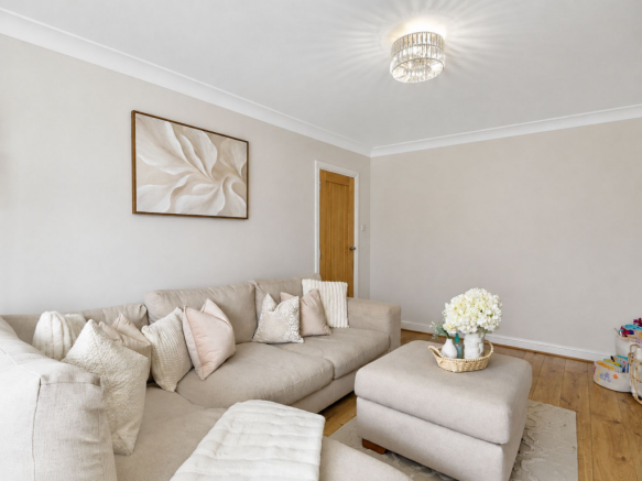 3 bed Semi-Detached for sale Image 10