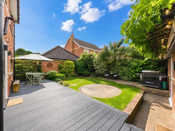 4 bed Detached for sale Image 4