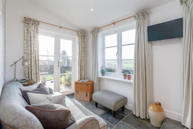 8370708-interior04.jpg
