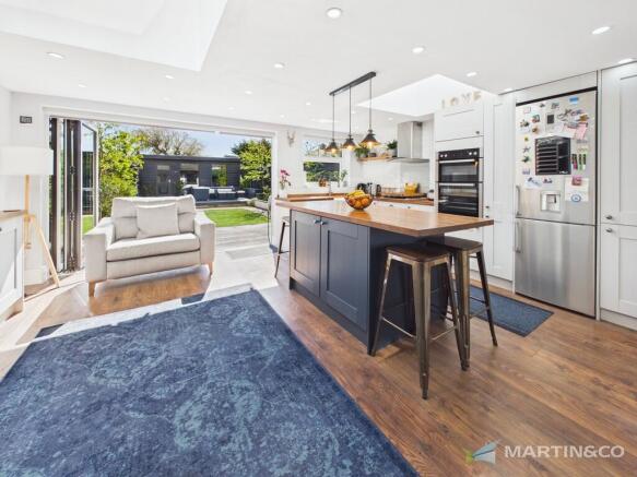 CAM02318G0-PR0636...