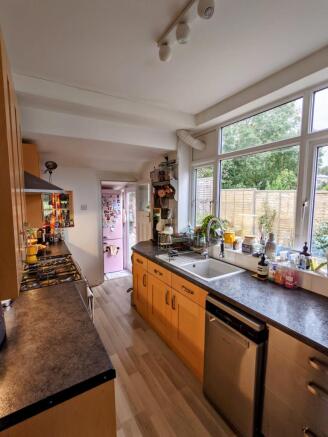 Kitchen1 (3).JPG