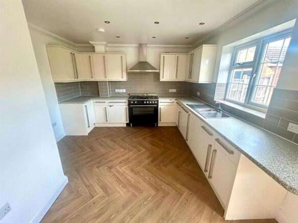 kitchen 2.jpg