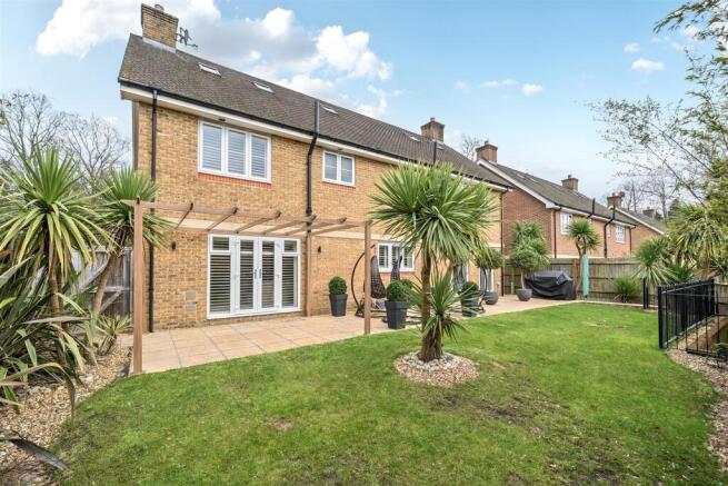 Marstan Place, Camberley photo 4