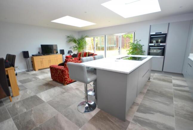 Kitchen/Family/Diner