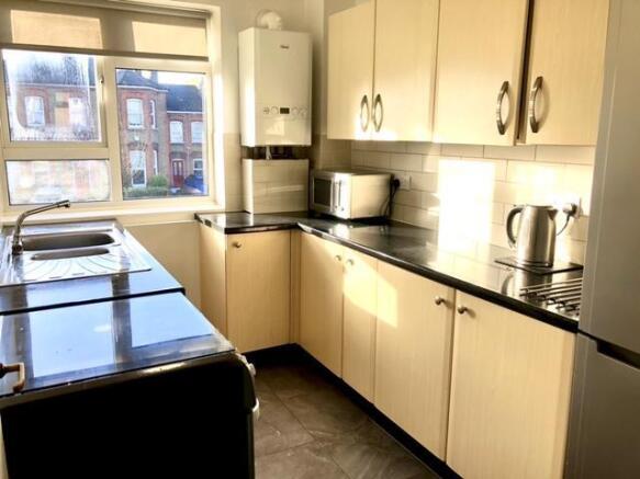 FITTED KITCHEN