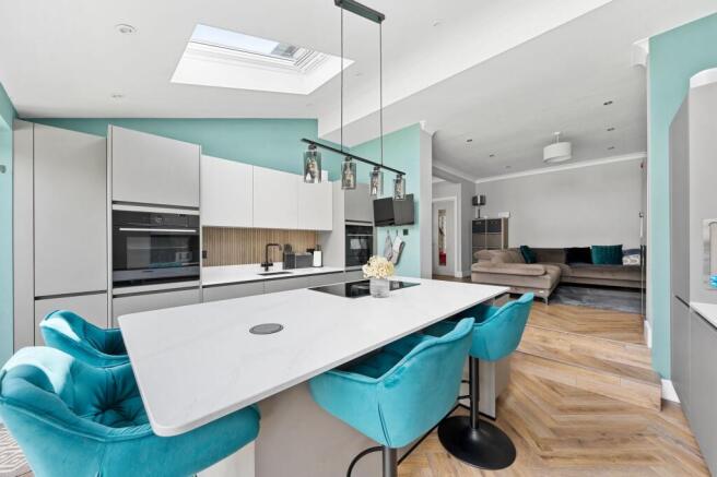 4 bed Detached for sale Image 9