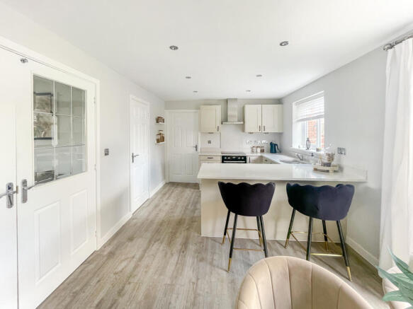 4 bed Detached for sale Image 4