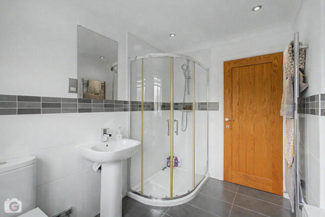 4 bed Detached for sale Image 11