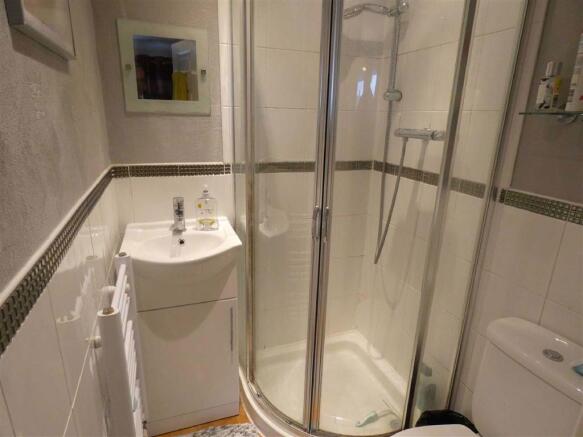 EN SUITE SHOWER ROOM