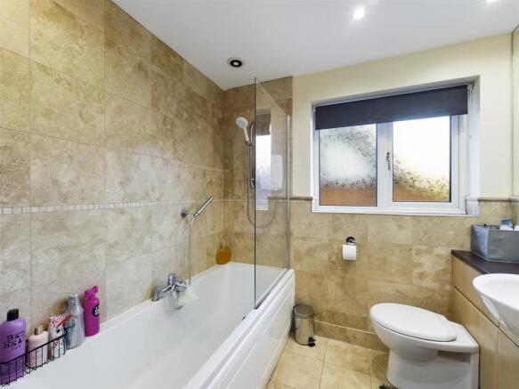 FAMILY BATHROOM