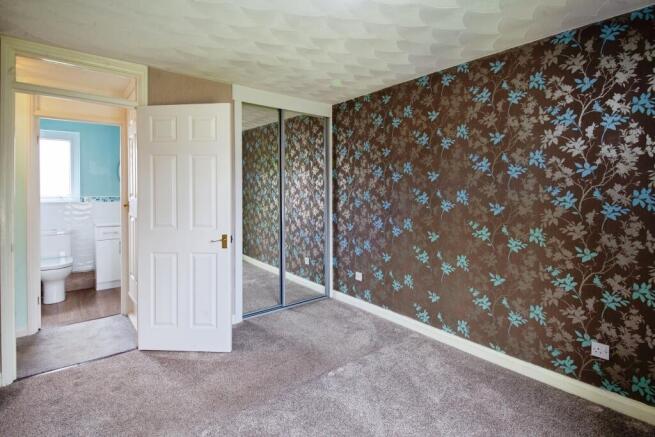 3 bed Terraced for sale Image 12