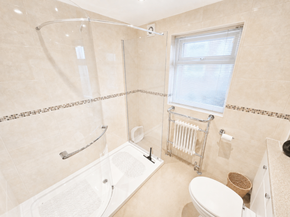 2 bed Flat for sale Image 7