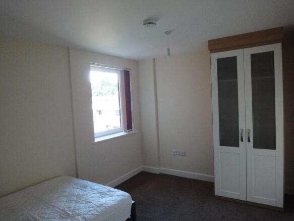 3 bed Apartment to rent Image 6