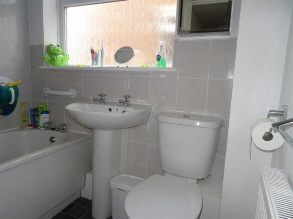 Modern bathroom (side)