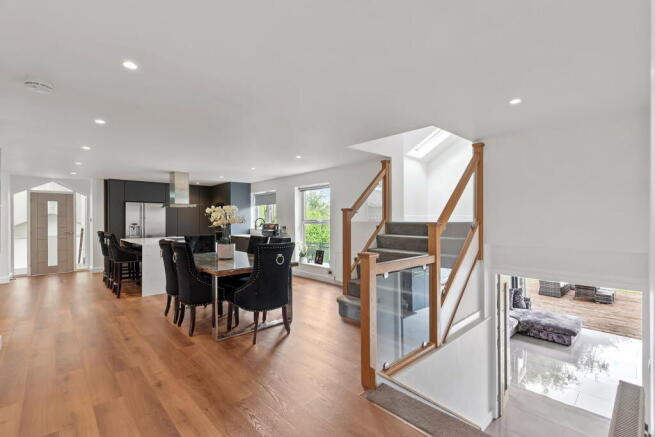 4 bed Detached for sale Image 3