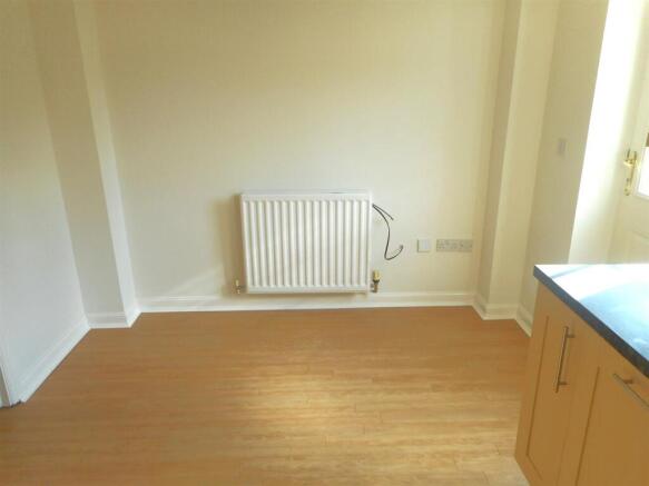 3 bed End of Terrace to rent Image 4