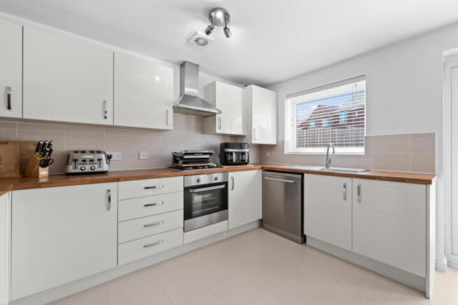 4 bed Detached for sale Image 7