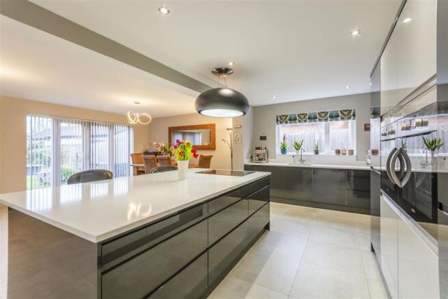 Open Plan Living/Dining Kitchen