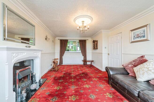 4 bed Detached for sale Image 5