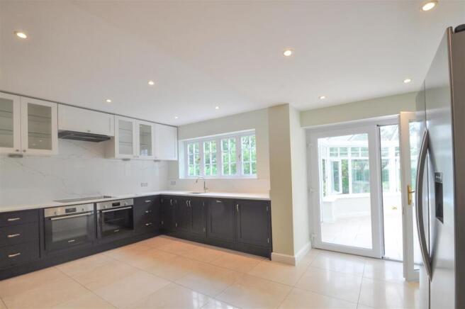 Kitchen 2.jpg