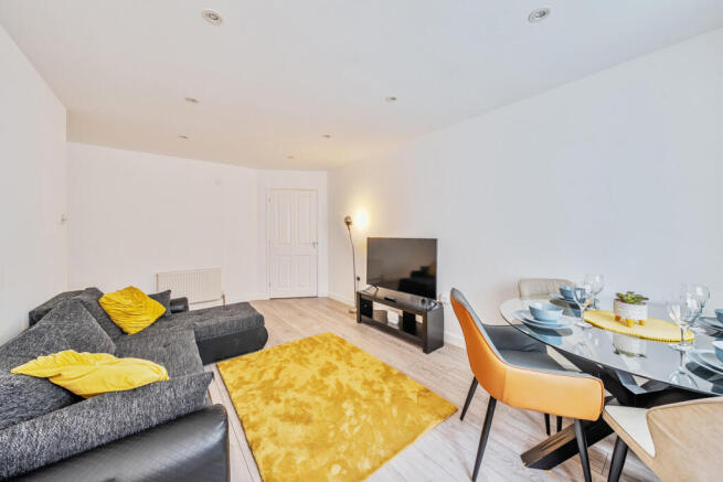 1300401-26-682f5b...