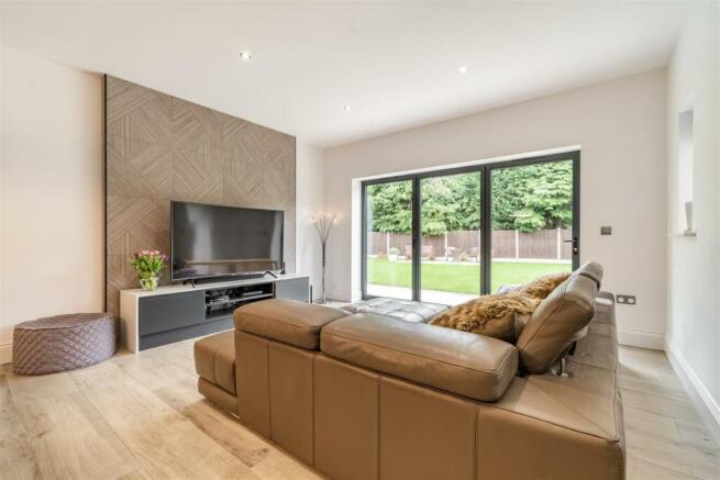 8551050-interior43.jpg