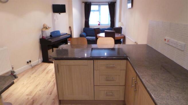 KITCHEN/FAMILY ROOM