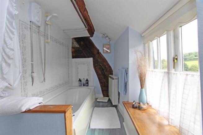 Bathroom..jpg