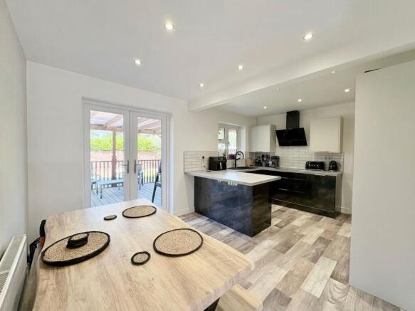 4 bed Detached for sale Image 7
