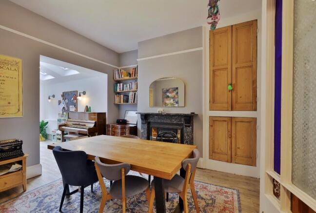 4 bed Town House for sale Image 5