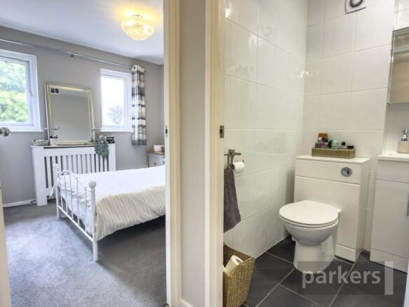 Bedroom/Bathroom