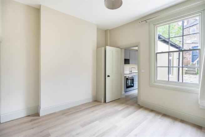 1 bed Apartment to rent Image 8