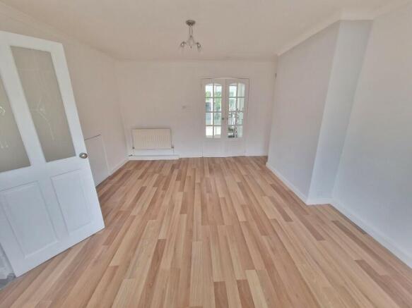 3 bed Semi-Detached to rent Image 4