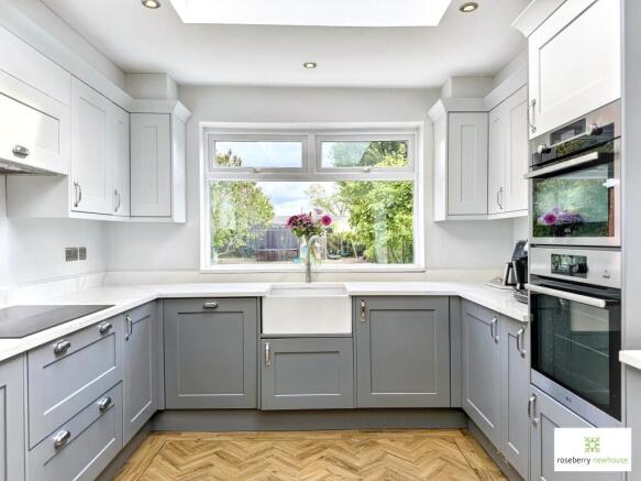 4 bed Semi-Detached for sale Image 12