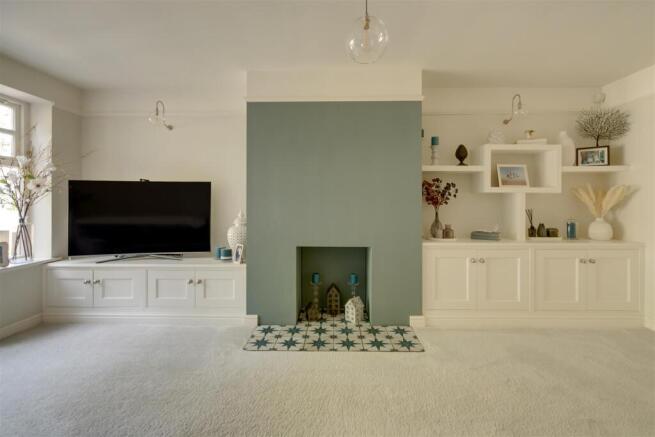 5 bed Detached for sale Image 4