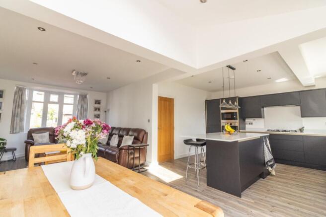KITCHEN/DINING AREA
