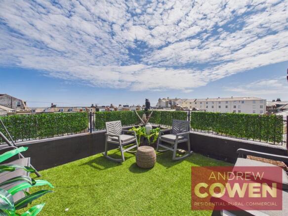 2 bed Flat for sale Image 3