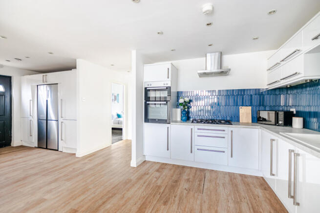 6 bed Semi-Detached for sale Image 6